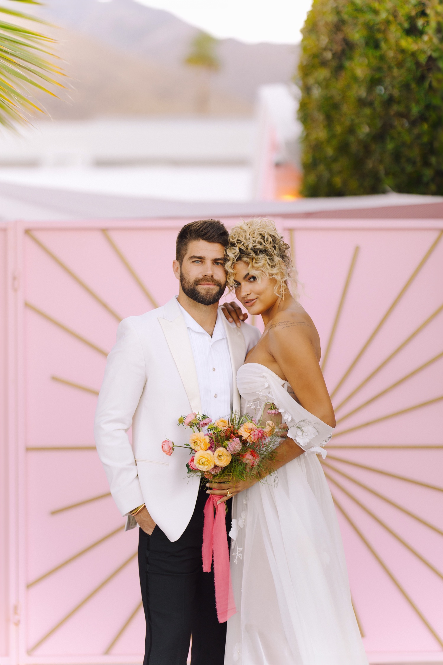 Trixie Motel Wedding in Palm Springs | lizosbanphotography.com Trixie Motel Wedding in Palm Springs | lizosbanphotography.com