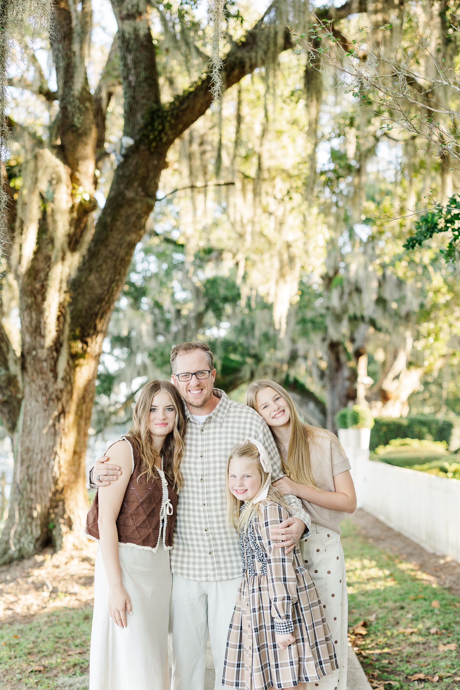 Family Photo Outfit Guide: Neutrals with a Touch of Brown | Fairhope -30A,  Alabama Wedding Photographer Jennie Tewell