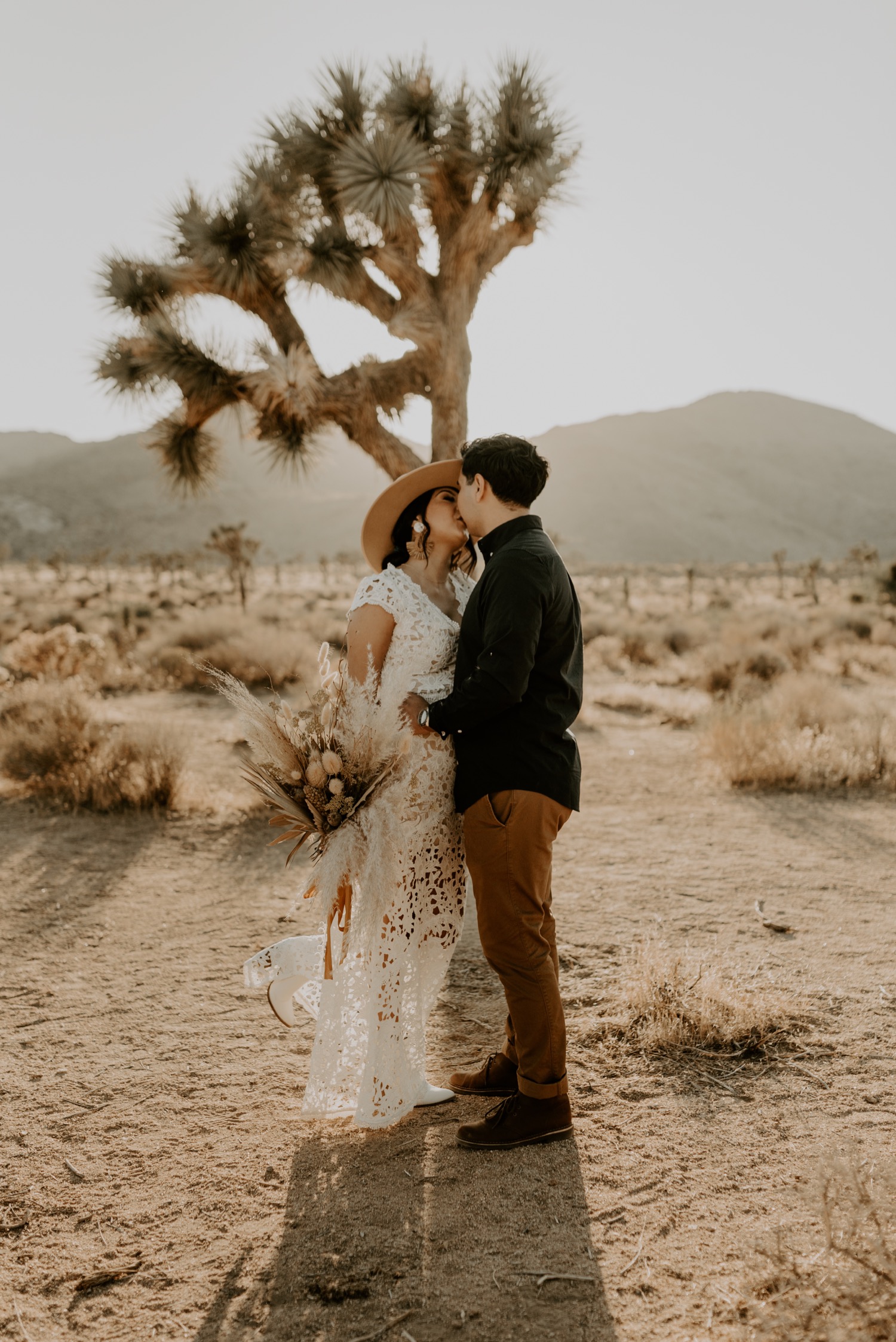 Joshua Tree Golden Hour Anniversary Session | alyssamarieephoto.com