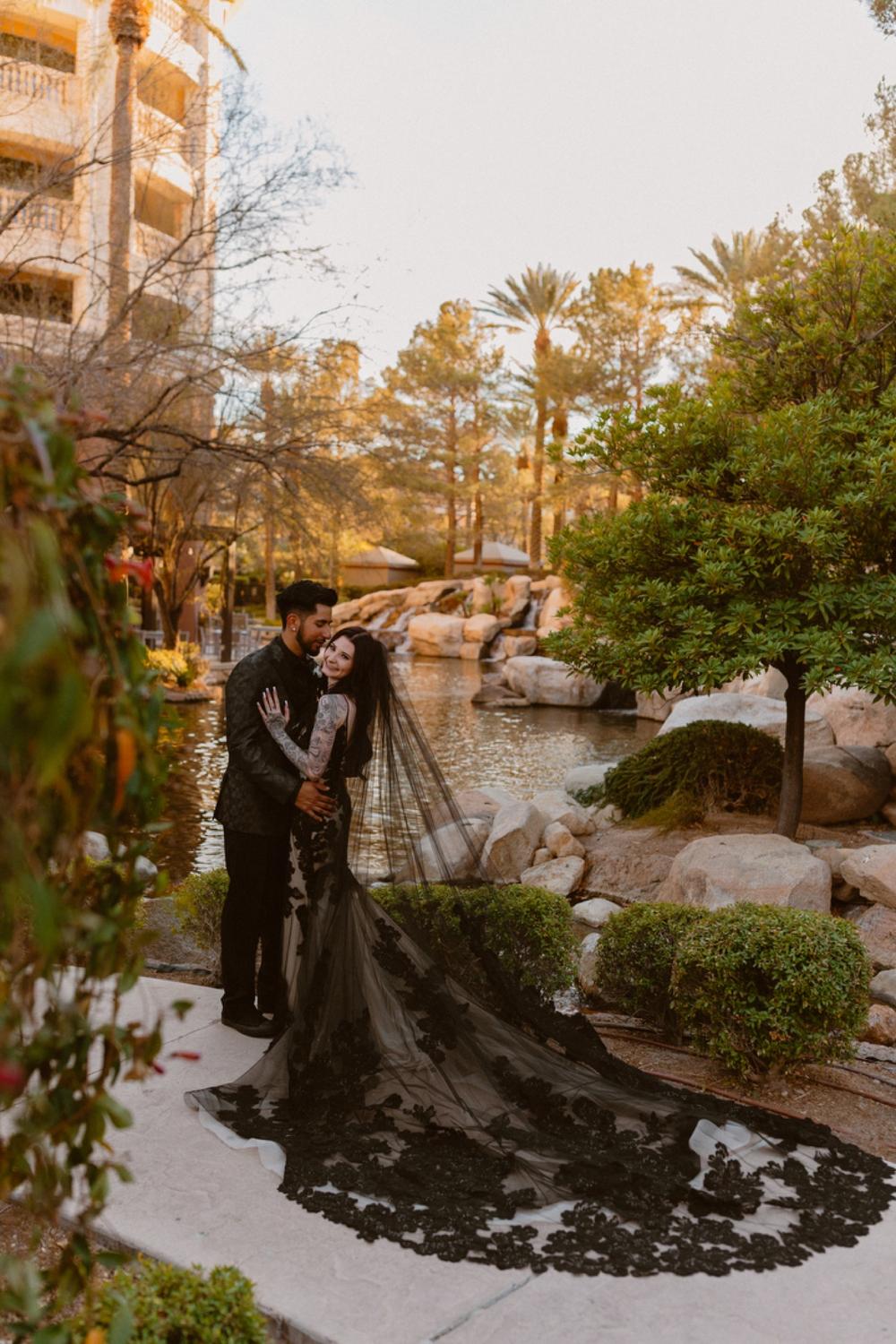 Black Wedding Theme in Las Vegas, JW Marriott Resort & Spa | Howie  Photography