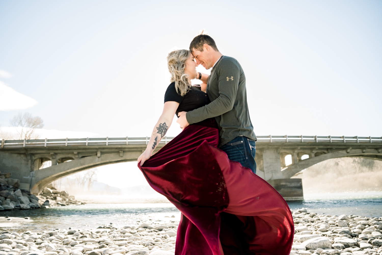 featured - Outfit Guide for an Engagement Session