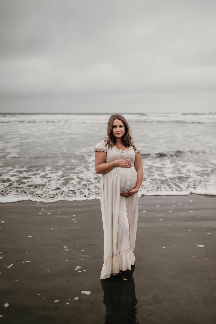 Tofino Maternity Shoot with Kayleigh and Andy