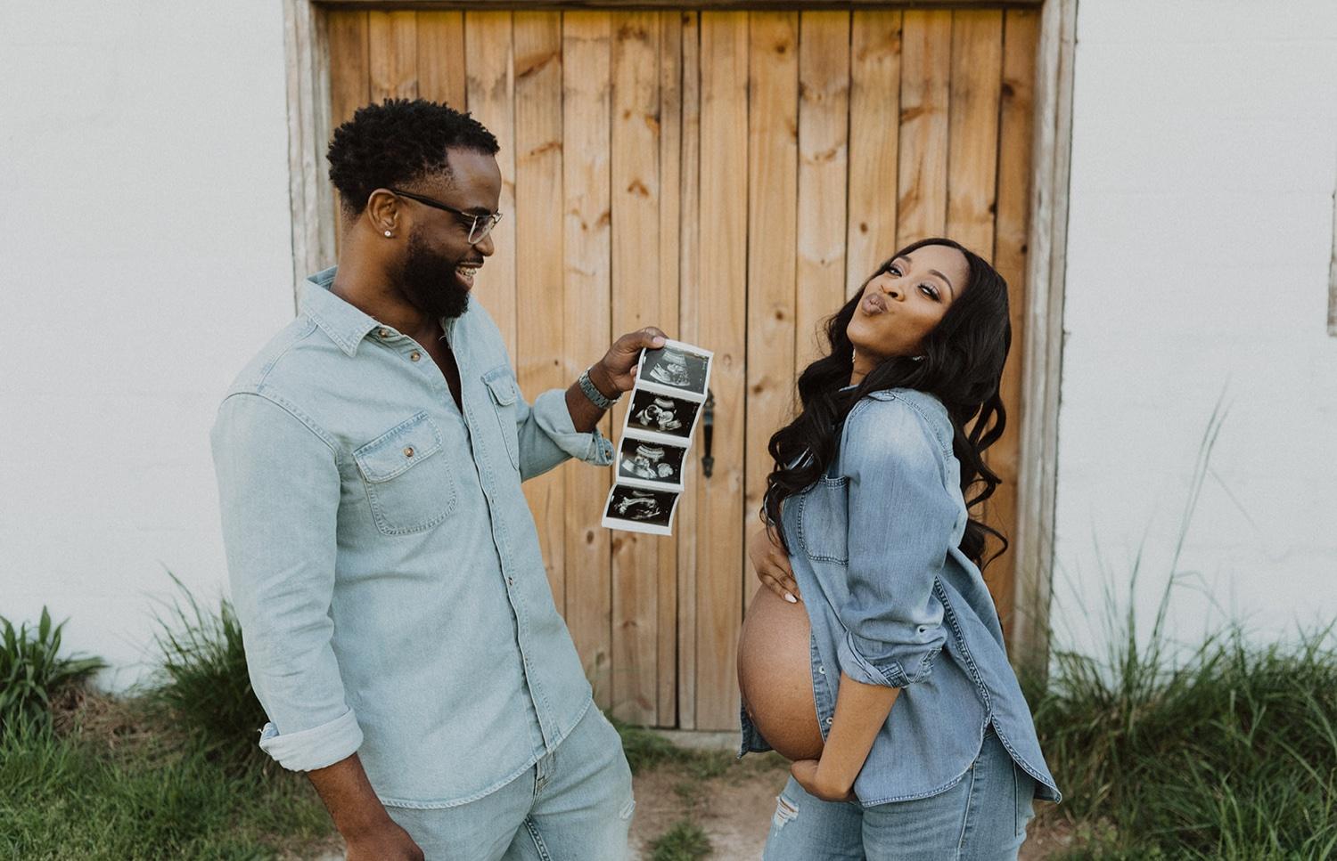15 Unique Maternity Picture Ideas For Black Couples