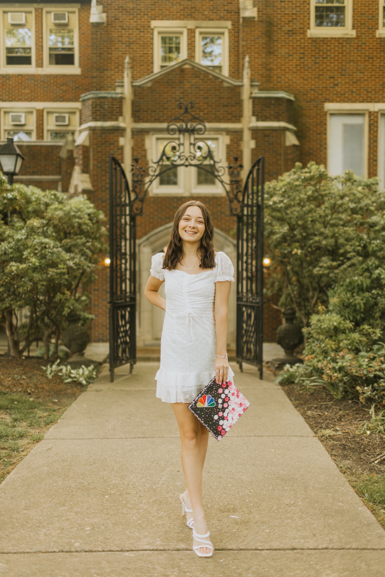 how to dress for a friend's graduation How to Dress to A Friends Graduation Party