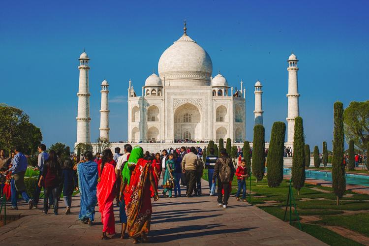 People Visit the Taj Mahal in India Editorial Photo - Image of heritage,  entrance: 160653736