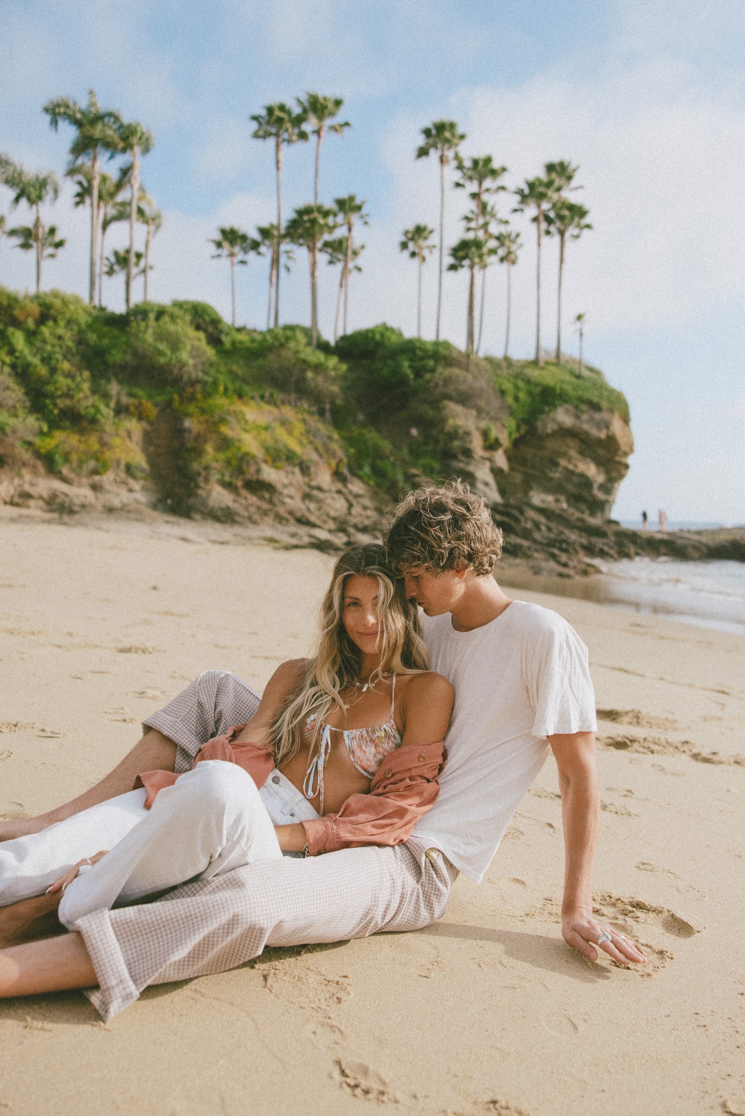 Neha + Amit - Santa Monica Beach Couples Shoot | Couples beach photography, Beach  poses for couples, Couple beach