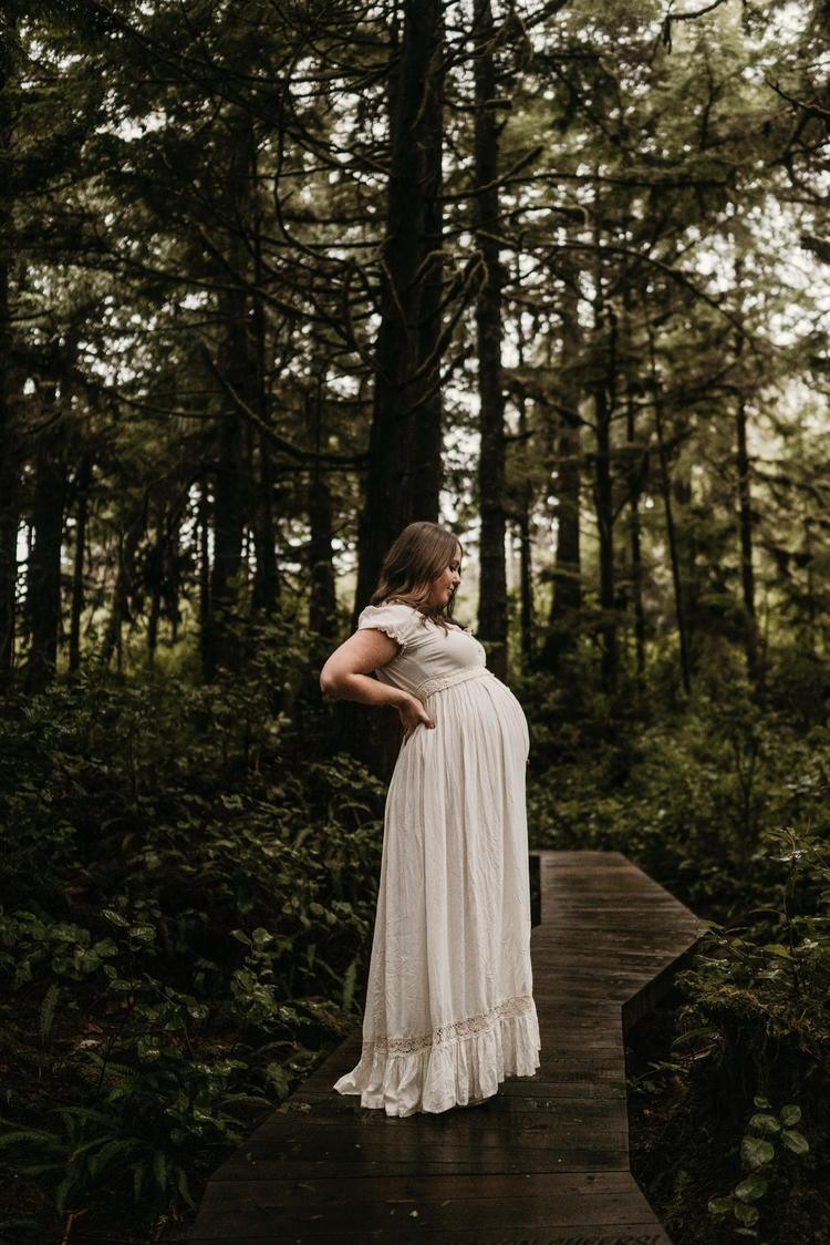 Tofino Maternity Shoot with Kayleigh and Andy