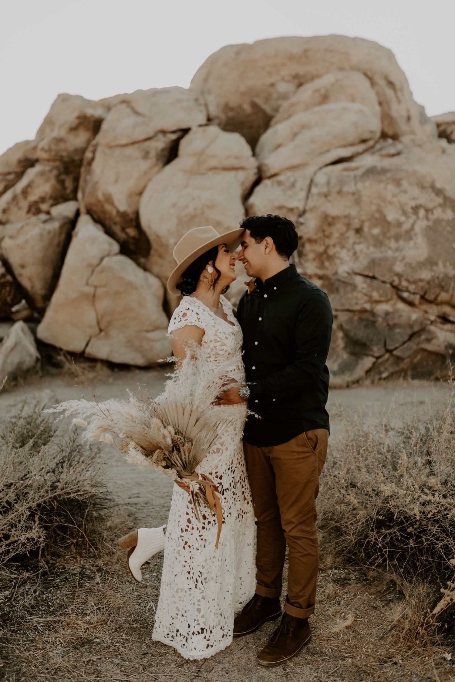 Joshua Tree Golden Hour Anniversary Session | alyssamarieephoto.com