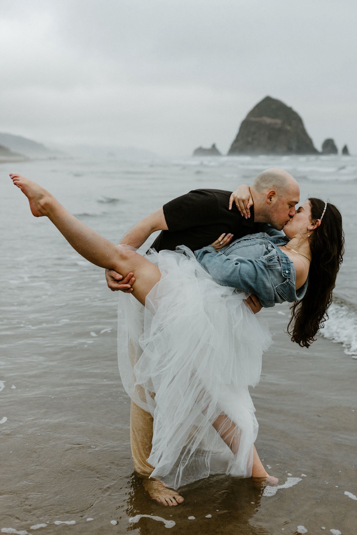 Dreamy Engagement Photos at Cannon Beach - kaylaaesparza.com